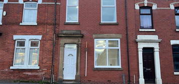 4 bed terraced house to rent