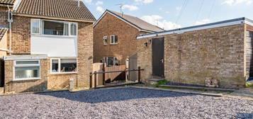 3 bed semi-detached house for sale