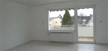 Gepflegte Wohnung mit drei Zimmern und Balkon in Trebur/Astheim