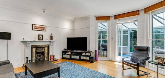 Flat to rent in King Henrys Road, Primrose Hill NW3