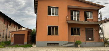 Villa in vendita in via Soresina, 37
