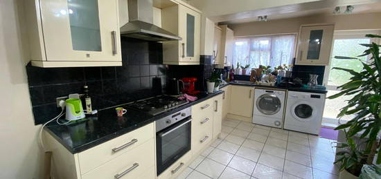 4 bed semi-detached house to rent