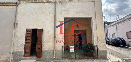 Casa indipendente in vendita in via Giuseppe Mazzini, 83