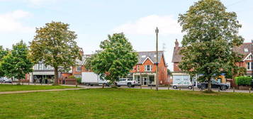 Maisonette to rent in High Street, Cranleigh GU6