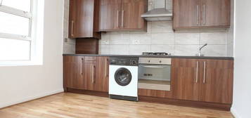 Flat to rent in Fordham Street, Whitechapel, London E1