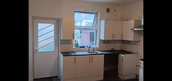 2 bed terraced house to rent