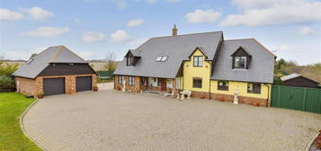 4 bed detached house for sale