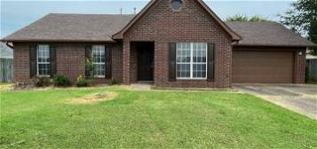 1362 Richland Dr, Southaven, MS 38671