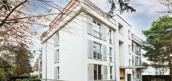 Großzügige 5-Zimmer Maisonette-Wohnung gegenüber dem Schlosshotel Grunewald in der Brahmsstraße