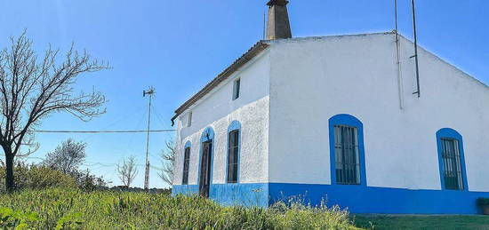 Casa en calle Valverde del Camino en Beas