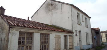 Maison ancienne 1 étage  à vendre, 8 pièces, 3 chambres, 136 m²