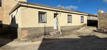 Casa rural en calle Solano en Cueva del Hierro