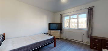 Studio to rent in Edgware Road, London W2