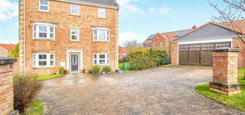 5 bedroom detached house