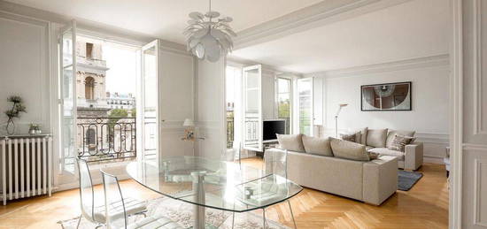 A LOUER - Appartement Paris 154 m² 2 Chambres Vue Église Saint-Sulpice 6e arrondissement Saint Germain des Près