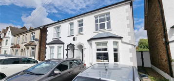 3 bed semi-detached house to rent