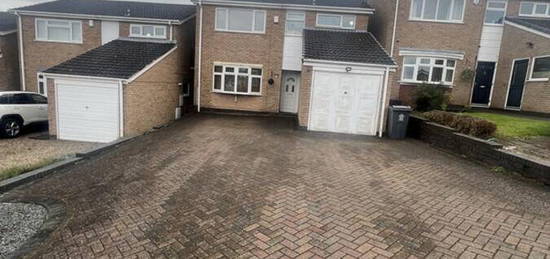 3 bedroom detached house