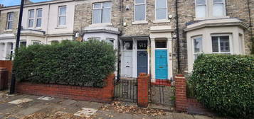 Maisonette to rent in Park Crescent, North Shields NE30