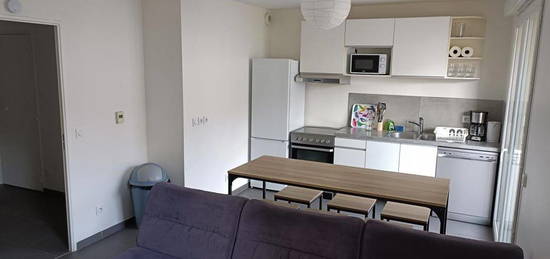 Studio meublée  à louer, 1 pièce, 63 m², Étage 2/–