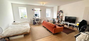 Studio to rent in Cambridge Heath Road, London E2