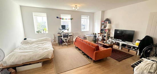 Studio to rent in Cambridge Heath Road, London E2