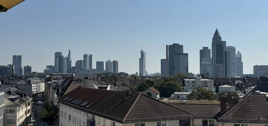 Schöne 3-Zimmer-Maisonette-Wohnung mit Dachterrasse und Einbauküche in Frankfurt