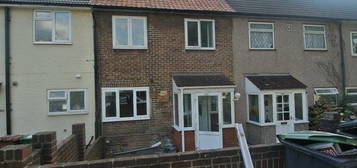 Terraced house to rent in Downham Way, Bromley BR1