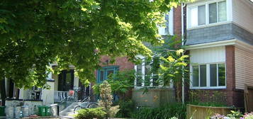 622 Huron St #1MR, Toronto, ON M5R 2R9