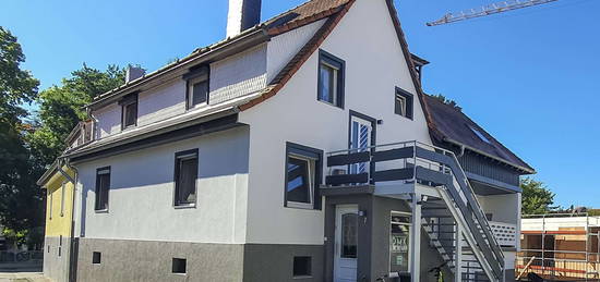 Schick renoviertes Mehr-Generationen-Haus mit Dachterrasse plus Gästewohnung im Souterrain