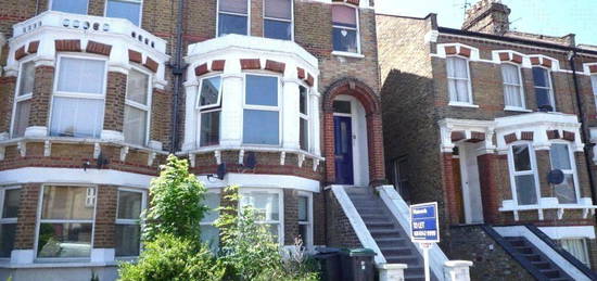 Flat to rent in Ferme Park Road, London N8