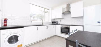 Terraced house to rent in Susannah Street, London E14