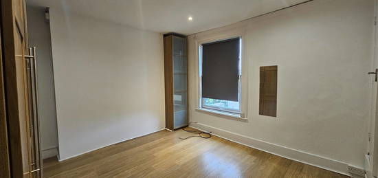 Maisonette to rent in Dawes Road, London SW6