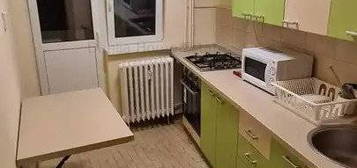 Apartament cu 3 camere &icirc;n zona Universitate