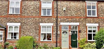 Terraced house to rent in Hawthorne Road, Stockton Heath WA4