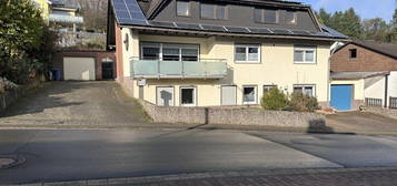 Niederkirchen - Gepflegtes Mehrgenerationenhaus (3 Wohneinheiten) mit 2 Garagen