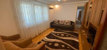 Închiriez apartament cu 3 camere