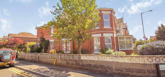 6 bedroom semi-detached house