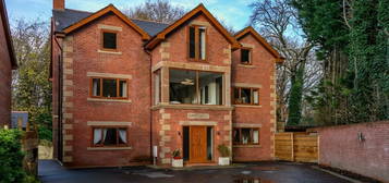 6 bedroom detached house for sale