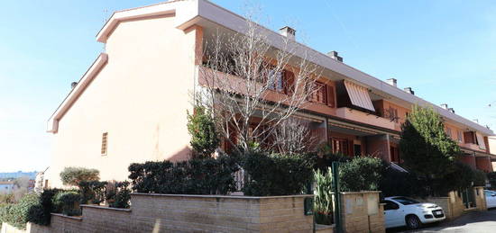 Villa in vendita in viale degli Ulivi, 29