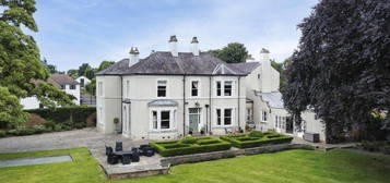 6 bedroom detached house for sale