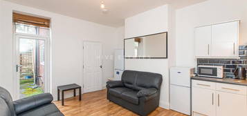 Flat to rent in Greystoke Avenue, Sandyford, Newcastle Upon Tyne NE2