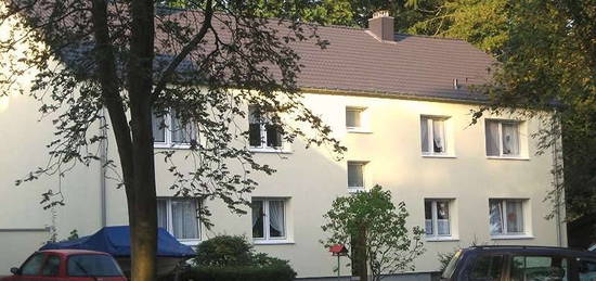 Gut geschnittene 2 Zimmerwohnung mit Balkon und Stellplatz im Grünen