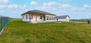 Rodinný dům, 154 m² + 1600 m² pozemek, Lochousice