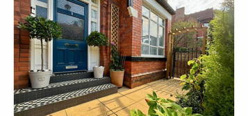 2 bedroom ground floor flat for sale