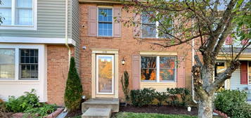 1136 Floyd Pl, Herndon, VA 20170