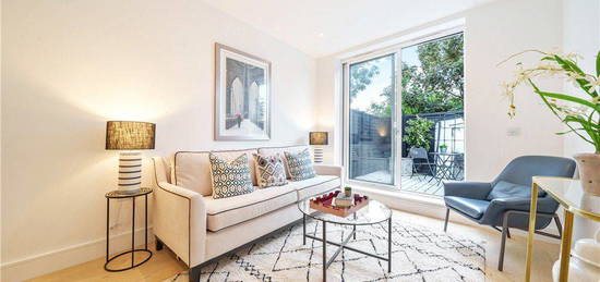 Flat for sale in Kingsbridge Avenue, London W3