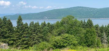 Ch. des Coudriers, L'Isle-aux-Coudres, Quebec