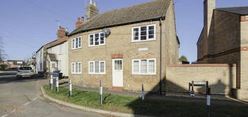 2 bedroom detached house