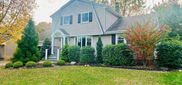 793 Jersey Pl, Paramus, NJ 07652