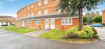 2 bed maisonette for sale